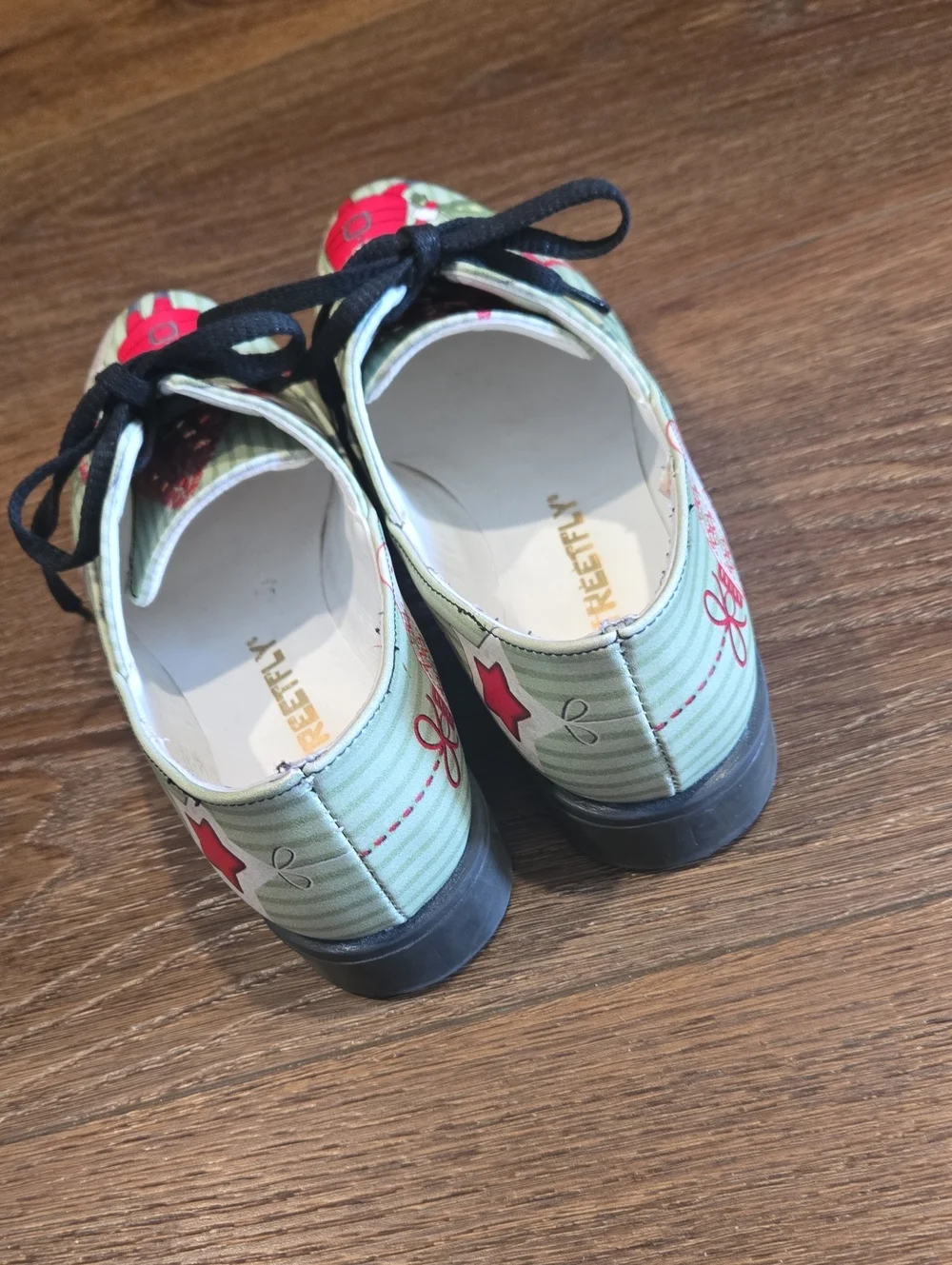 STREETFLY SANTA'S CHRISTMAS SHOES..SIZE 38 (7)....#8157
